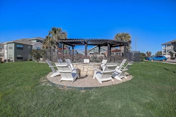 Outdoor fire pit and lounge